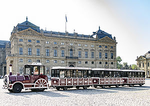 Stadtrundfahrt Würzburg Abfahrt Residenz